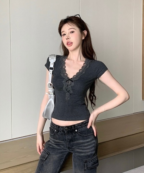 Ritzy(リッツィー)の「レースアップ V ネック フィット T シャツ(Tシャツ/カットソー・レディース・ダークグレー・M)」の6枚目の写真