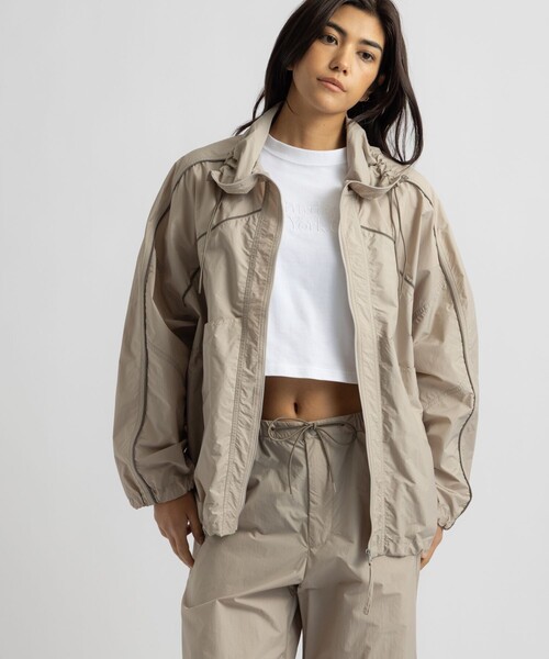 Saturdays NYC(サタデーズ ニューヨークシティ )の「Edie Windbreaker(ブルゾン・レディース・ブラック/ワイン/ベージュ・M/S)」の2枚目の写真