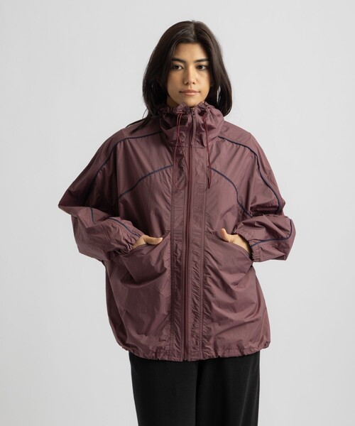 Saturdays NYC(サタデーズ ニューヨークシティ )の「Edie Windbreaker(ブルゾン・レディース・ブラック/ワイン/ベージュ・M/S)」の3枚目の写真
