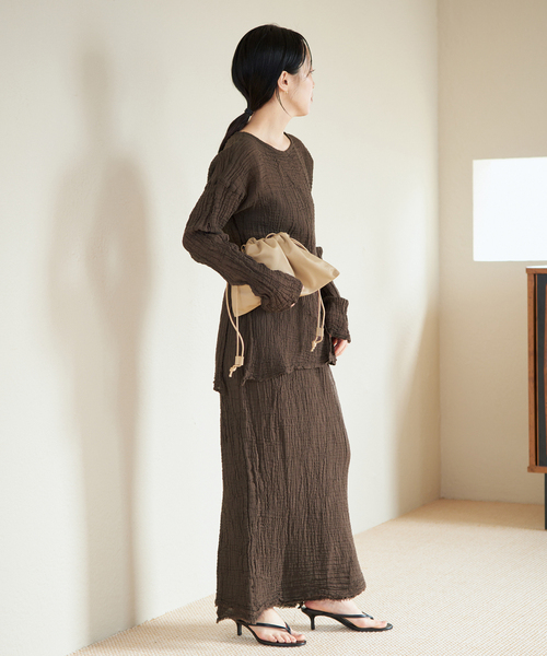 plage(プラージュ)の「LES ATELIERS FRANCAIS DE CONFECTION 別注 SLIT ブラウス(シャツ/ブラウス・レディース・ベージュ/ブラウン・FREE)」の7枚目の写真