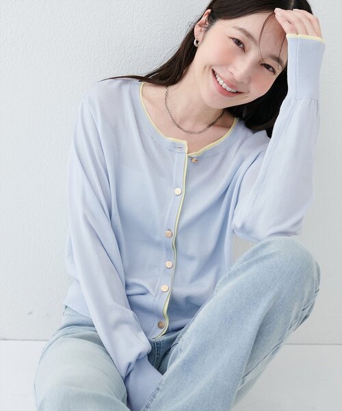 natural couture(ナチュラルクチュール)の「【sherbet line】接触冷感・UVカット付き配色金ボタンカーディガン(ニット/セーター・レディース・ピンク/ベージュ/オフホワイト/ブラック/サックスブルー・FREE)」の4枚目の写真