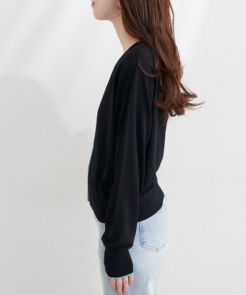 natural couture(ナチュラルクチュール)の「【sherbet line】接触冷感・UVカット付き配色金ボタンカーディガン(ニット/セーター・レディース・ピンク/ベージュ/オフホワイト/ブラック/サックスブルー・FREE)」の6枚目の写真