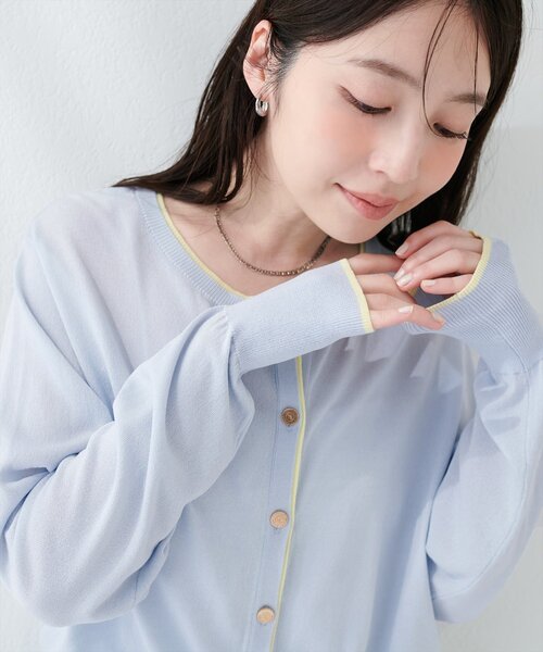natural couture(ナチュラルクチュール)の「【sherbet line】接触冷感・UVカット付き配色金ボタンカーディガン(ニット/セーター・レディース・ピンク/ベージュ/オフホワイト/ブラック/サックスブルー・FREE)」の13枚目の写真