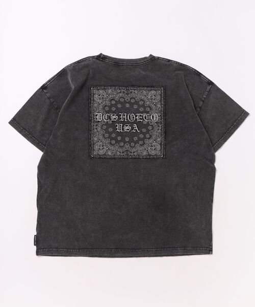 DC(ディーシー)の「DC/ディーシー キッズ 半袖 Tシャツ バックプリント ペイズリー柄 YST262505(Tシャツ/カットソー・キッズ・ブラック/グレイッシュベージュ・100cm/110cm/120cm/130cm/140cm/150cm/160cm)」の3枚目の写真