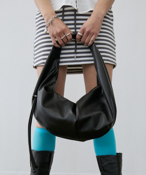 Rohwel（ローウェル）の「Moon Curve Shoulder Bag / ムーンカーブショルダーバッグ（ショルダーバッグ・レディース・ホワイト/ピンク/ブラック・FREE）」の4枚目の写真