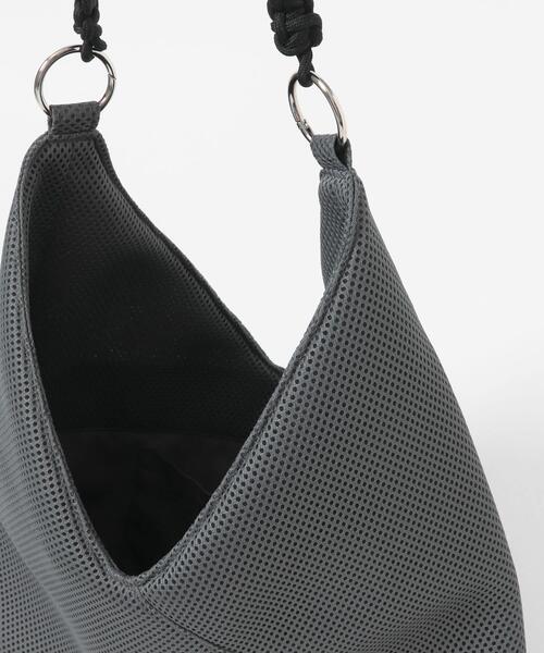 URBAN RESEARCH Sonny Label（アーバンリサーチサニーレーベル）の「メッシュトライアングルバッグ（トートバッグ・レディース・ブラック/グレー/ネイビー・ONE）」の12枚目の写真