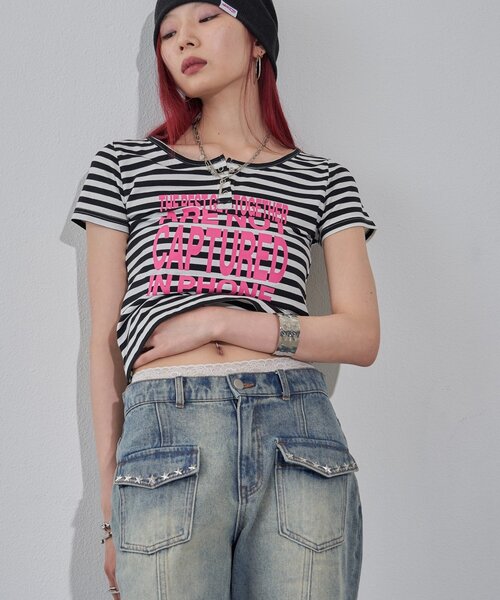 WHO'S WHO gallery（フーズフーギャラリー）の「リングドットヘンリーネックメッセージ TEE（Tシャツ/カットソー・レディース・チャコールグレー/オフホワイト/ピンク/イエロー/ミント・FREE）」の6枚目の写真