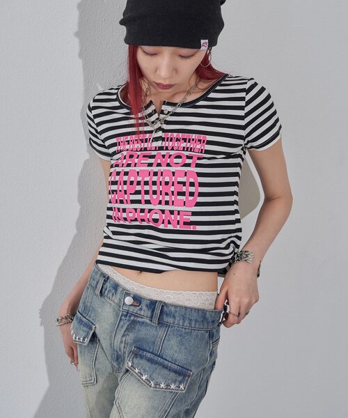 WHO'S WHO gallery（フーズフーギャラリー）の「リングドットヘンリーネックメッセージ TEE（Tシャツ/カットソー・レディース・チャコールグレー/オフホワイト/ピンク/イエロー/ミント・FREE）」の7枚目の写真