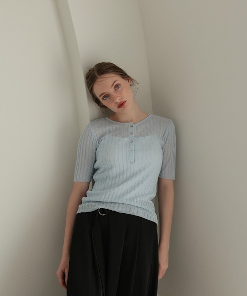 pufe（ピュフェ）の「【シアーラメが輝く上品トップス】【pufe】シアーリブヘンリートップス Tシャツ カットソー サマーニット プルオーバー 半袖 ヘンリーネック リブ シアー ラメ クルーネック レイヤード 通勤 通学（Tシャツ/カットソー・レディース・アイボリー/ピンク/ブラウン/ライトブルー/ブラック・ONE SIZE）」の10枚目の写真