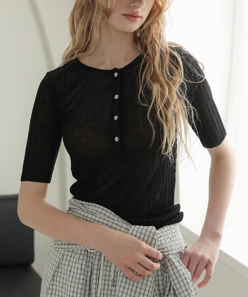 pufe（ピュフェ）の「【シアーラメが輝く上品トップス】【pufe】シアーリブヘンリートップス Tシャツ カットソー サマーニット プルオーバー 半袖 ヘンリーネック リブ シアー ラメ クルーネック レイヤード 通勤 通学（Tシャツ/カットソー・レディース・アイボリー/ピンク/ブラウン/ライトブルー/ブラック・ONE SIZE）」の12枚目の写真