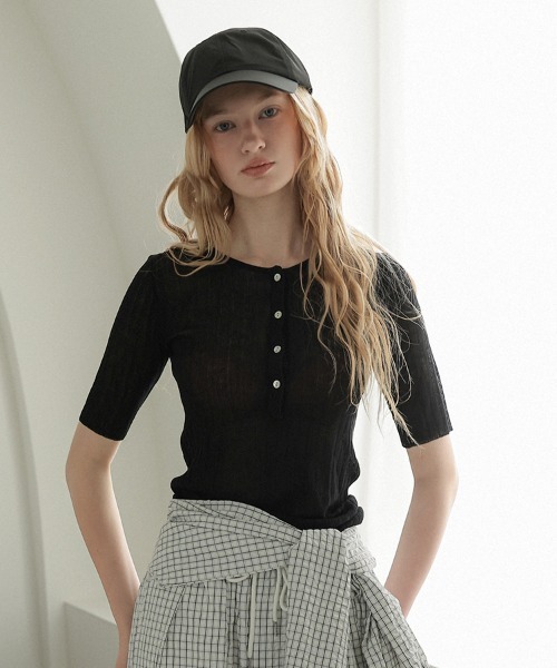 pufe（ピュフェ）の「【シアーラメが輝く上品トップス】【pufe】シアーリブヘンリートップス Tシャツ カットソー サマーニット プルオーバー 半袖 ヘンリーネック リブ シアー ラメ クルーネック レイヤード 通勤 通学（Tシャツ/カットソー・レディース・アイボリー/ピンク/ブラウン/ライトブルー/ブラック・ONE SIZE）」の13枚目の写真