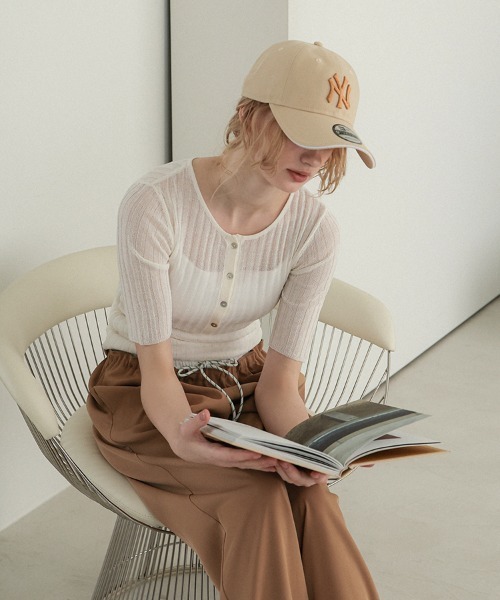 pufe（ピュフェ）の「【シアーラメが輝く上品トップス】【pufe】シアーリブヘンリートップス Tシャツ カットソー サマーニット プルオーバー 半袖 ヘンリーネック リブ シアー ラメ クルーネック レイヤード 通勤 通学（Tシャツ/カットソー・レディース・アイボリー/ピンク/ブラウン/ライトブルー/ブラック・ONE SIZE）」の22枚目の写真