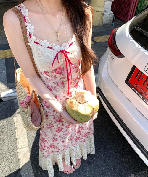LUCPY(ラクピー)の「フラワープリントレースマーメイドキャミワンピース(ワンピース・レディース・ピンク・X-LARGE/LARGE/MEDIUM/SMALL)」の2枚目の写真