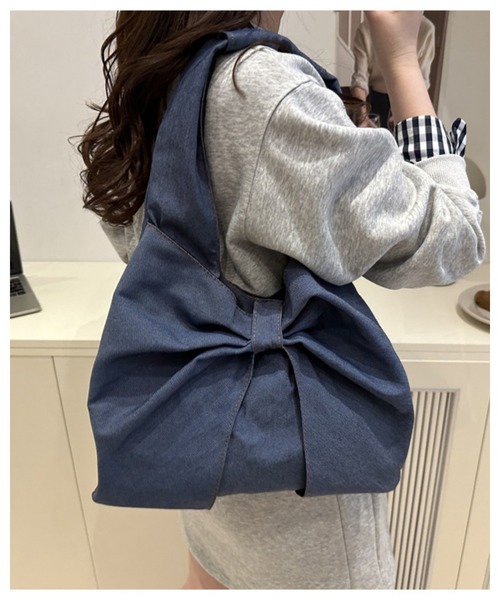 CHEER(チアー)の「大人可愛い。軽量デニム風リボンモチーフ ハンドバッグ(トートバッグ・レディース・ライトブルー/ブルー/ダークブルー・FREE)」の5枚目の写真