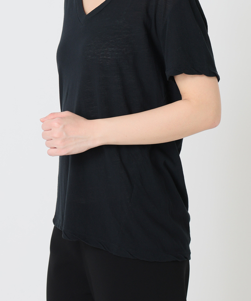 AP STUDIO(エーピーストゥディオ)の「コットンリネンVネックTシャツ(Tシャツ/カットソー・レディース・ブラック/ホワイト/ブラウン/ストーン・FREE)」の6枚目の写真