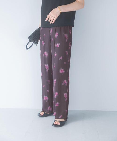 URBAN RESEARCH ROSSO WOMEN（アーバンリサーチ　ロッソ）の「ダークプリントイージーワイドパンツ（その他パンツ・レディース・ブラック/ブラウン・38/36）」の5枚目の写真