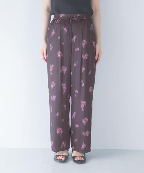 URBAN RESEARCH ROSSO WOMEN（アーバンリサーチ　ロッソ）の「ダークプリントイージーワイドパンツ（その他パンツ・レディース・ブラック/ブラウン・38/36）」の7枚目の写真