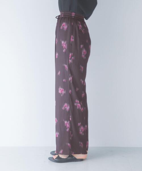 URBAN RESEARCH ROSSO WOMEN（アーバンリサーチ　ロッソ）の「ダークプリントイージーワイドパンツ（その他パンツ・レディース・ブラック/ブラウン・38/36）」の8枚目の写真