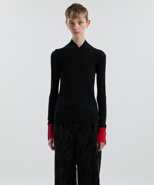 CINOH(チノ)の「15.5 MICRON WOOL SOFT V-NECK KNIT(ニット/セーター・レディース・ブラック/チャコールグレー/ベージュ・38/36)」の4枚目の写真