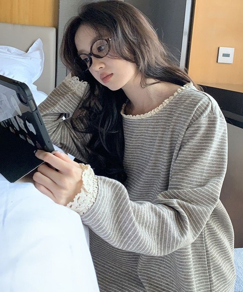 AsheKsha(アシクシャ)の「森系の優しい風のレース付きストライプゆったり長袖トップス(Tシャツ/カットソー・レディース・ベージュ・M)」の21枚目の写真