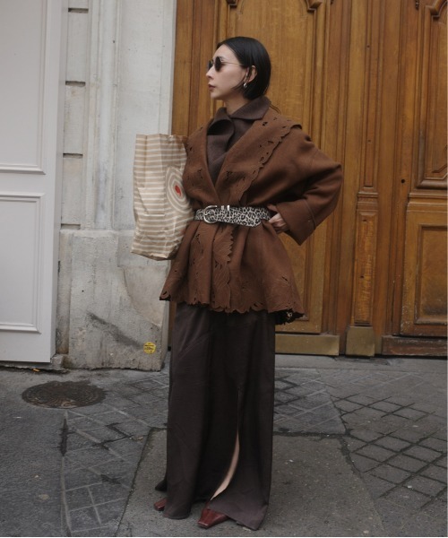 Ameri(アメリ)の「WOOL EMBROIDERY GOWN COAT(ノーカラーコート・レディース・ブラウン/グレー・MEDIUM/SMALL)」の8枚目の写真