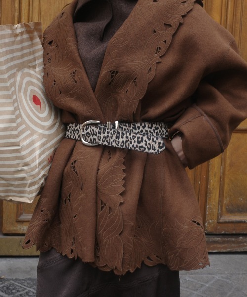 Ameri(アメリ)の「WOOL EMBROIDERY GOWN COAT(ノーカラーコート・レディース・ブラウン/グレー・MEDIUM/SMALL)」の9枚目の写真