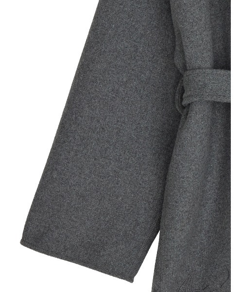 Ameri(アメリ)の「WOOL EMBROIDERY GOWN COAT(ノーカラーコート・レディース・ブラウン/グレー・MEDIUM/SMALL)」の19枚目の写真