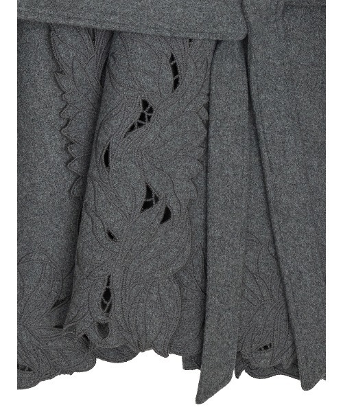 Ameri(アメリ)の「WOOL EMBROIDERY GOWN COAT(ノーカラーコート・レディース・ブラウン/グレー・MEDIUM/SMALL)」の20枚目の写真