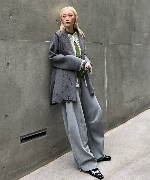Ameri(アメリ)の「WOOL EMBROIDERY GOWN COAT(ノーカラーコート・レディース・ブラウン/グレー・MEDIUM/SMALL)」の5枚目の写真