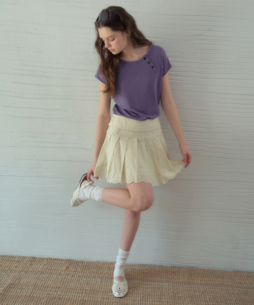 OURNOSTALGIA(アワー ノスタルジア)の「Eyelet Pleated Skirt_Cream(OB6SK09)(スカート・レディース・Cream・SMALL/MEDIUM/X-SMALL)」の4枚目の写真