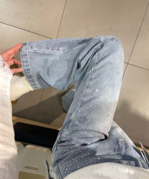 Achic(アシック)の「【SNSで話題!】バックリボンビジューデニムパンツ(デニムパンツ・レディース・ブルー・S/M/L)」の4枚目の写真