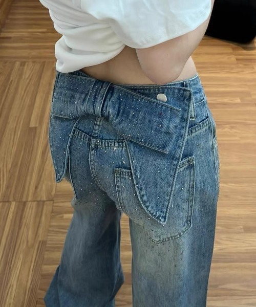Achic(アシック)の「【SNSで話題!】バックリボンビジューデニムパンツ(デニムパンツ・レディース・ブルー・S/M/L)」の8枚目の写真