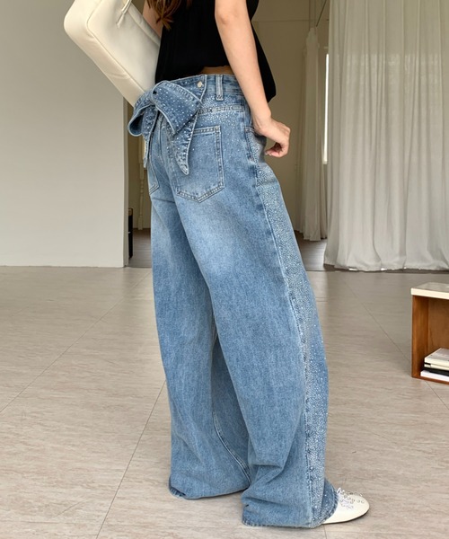 Achic(アシック)の「【SNSで話題!】バックリボンビジューデニムパンツ(デニムパンツ・レディース・ブルー・S/M/L)」の11枚目の写真