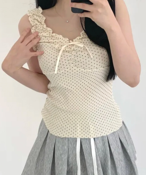 VIVID LADY(ビビッドレディー)の「フロントシャーリング ドットリブフリルタンクトップ(タンクトップ・レディース・ブラック/クリーム/アイボリー/グレー・FREE)」の4枚目の写真