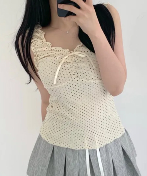 VIVID LADY(ビビッドレディー)の「フロントシャーリング ドットリブフリルタンクトップ(タンクトップ・レディース・ブラック/クリーム/アイボリー/グレー・FREE)」の10枚目の写真