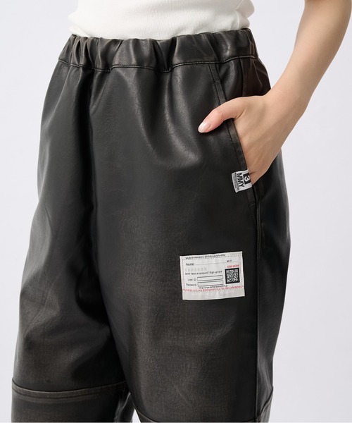 MIHARAYASUHIRO（ミハラヤスヒロ）の「【MIHARAYASUHIRO/ミハラヤスヒロ】VEGAN LEATHER TROUSERS/ヴィーガンレザートラウザーズ（その他パンツ・レディース・ブラック・36/38）」の2枚目の写真