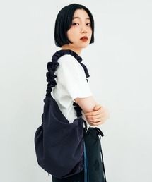 THREE FIFTY STANDARD 小谷実由さんと CTFK に別注した サイドギャザーショルダーバッグ〈ネイビー〉