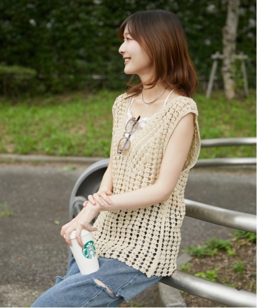 GORGE(ゴージ)の「《かぎ針編み・レースアップ》タンクトップ/ナチュラル×フェミカジュ/春夏/全3色(タンクトップ・レディース・ベージュ/オフホワイト/ブラック・F)」の3枚目の写真