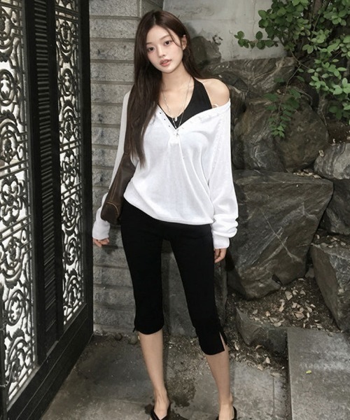 gossip!ロサンゼルス(ゴシップロサンゼルス)の「【Y2Kガーリー】 シアーディープVヘンリーネックニット(ニット/セーター・レディース・アイボリー/ネイビー/ブラウン/ホワイト・M)」の7枚目の写真