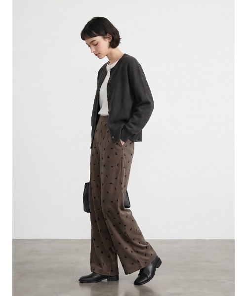 Sew loop(ソーループ)の「フロッキープリントワイドパンツ(スラックス・レディース・カーキオリーブ・L/M)」の8枚目の写真