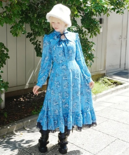 axes femme POETIQUE(アクシーズファムポエティック)の「アンブルローズ柄OP(ワンピース・レディース・ブルー/イエロー・MEDIUM)」の2枚目の写真