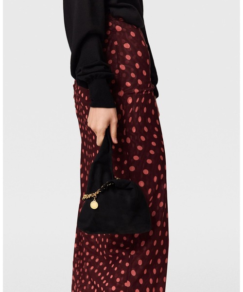 STELLA McCARTNEY(ステラマッカートニー)の「Falabella Wristlet Bag / ファラベラ リスト バッグ(ハンドバッグ・レディース・ブラック・ONE SIZE)」の7枚目の写真
