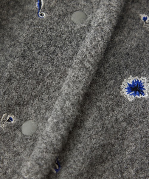 ADAM ET ROPE'(アダムエロペ)の「フラワーエンブロイダリーカーディガン(カーディガン/ボレロ・レディース・ブラック/チャコールグレー/ライトグリーン・FREE)」の15枚目の写真