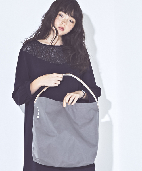 the case（ザケース）の「【THE CASE】KATATE LIGHT TOTE / カタテ ライト トート　プチプライス（トートバッグ・レディース・ネイビー/ブルー系その他/イエロー/オレンジ/ブラック/カーキ/ホワイト/ピンク/グレー/ブルー/ストーン・FREE）」の5枚目の写真
