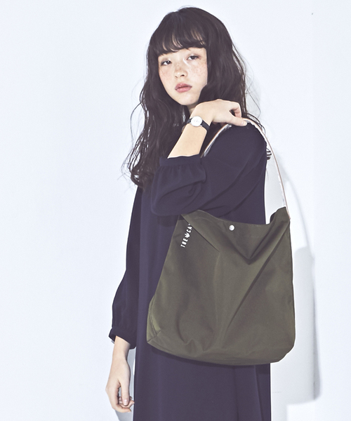 the case（ザケース）の「【THE CASE】KATATE LIGHT TOTE / カタテ ライト トート　プチプライス（トートバッグ・レディース・ネイビー/ブルー系その他/イエロー/オレンジ/ブラック/カーキ/ホワイト/ピンク/グレー/ブルー/ストーン・FREE）」の17枚目の写真