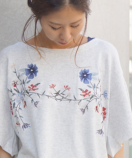 laboratory work（ラボラトリーワーク）の「刺繍袖フレアプルオーバー（Tシャツ/カットソー・レディース・オフホワイト/杢グレー/ブラック・MEDIUM）」の3枚目の写真