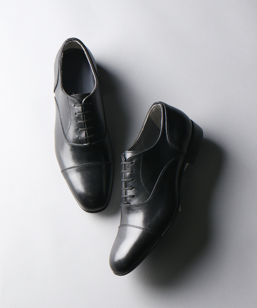 alfredoBANNISTER(アルフレッドバニスター)の「手染めストレートチップ(ドレスシューズ・メンズ・キャメル/ネイビー/ブラック・41/40/43/42/39/44)」の2枚目の写真