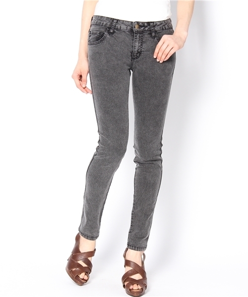 Chico（チコ）の「ケミカルスキニーデニム（その他パンツ・レディース・ケミカルウォッシュ/ブラック系その他/ホワイト/ミント/ピンク/ブルー・X-SMALL/SMALL/MEDIUM）」の3枚目の写真