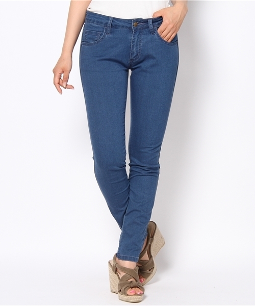 Chico（チコ）の「ケミカルスキニーデニム（その他パンツ・レディース・ケミカルウォッシュ/ブラック系その他/ホワイト/ミント/ピンク/ブルー・X-SMALL/SMALL/MEDIUM）」の5枚目の写真