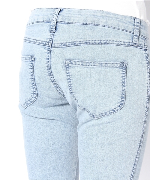 Chico（チコ）の「ケミカルスキニーデニム（その他パンツ・レディース・ケミカルウォッシュ/ブラック系その他/ホワイト/ミント/ピンク/ブルー・X-SMALL/SMALL/MEDIUM）」の8枚目の写真